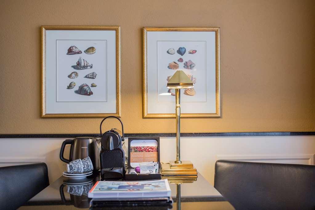 Grand Hotel Huis Ter Duin Noordwijk Pokój zdjęcie A Nespresso machine in a hotel room