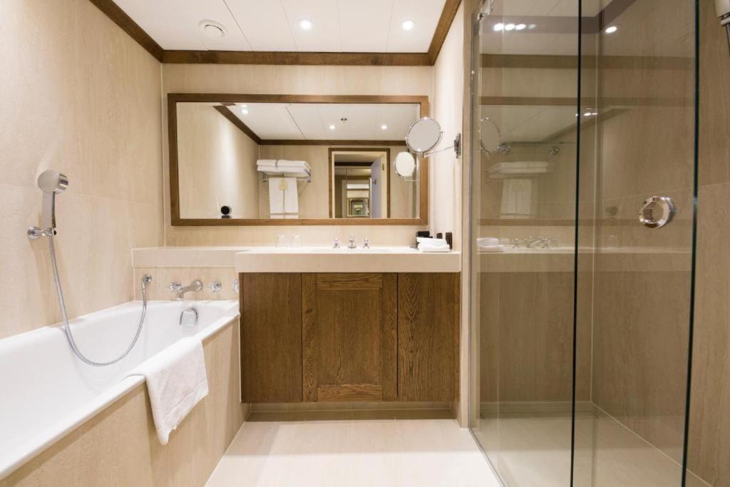 Grand Hotel Huis Ter Duin Noordwijk Pokój zdjęcie A bathroom in a hotel